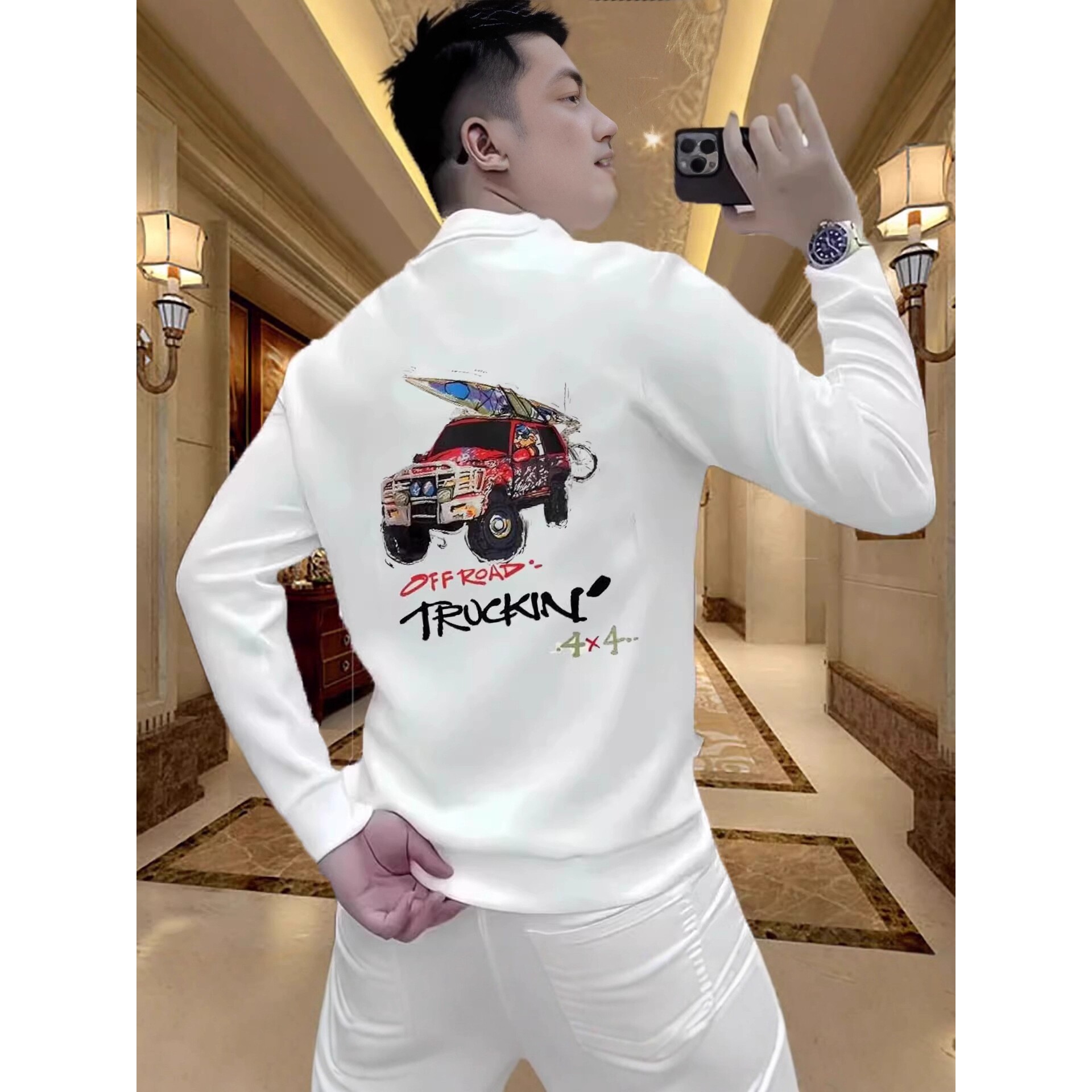 今年秋冬新款个性卡通汽车印花卫衣男士青年时尚痞帅修身圆领上衣