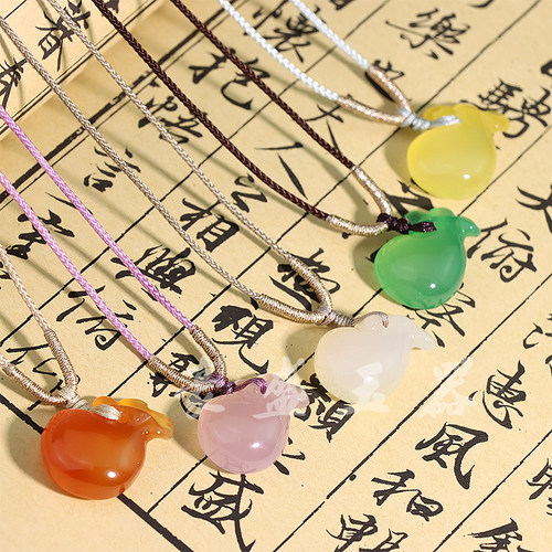 天然玛瑙玉髓福袋玉吊坠