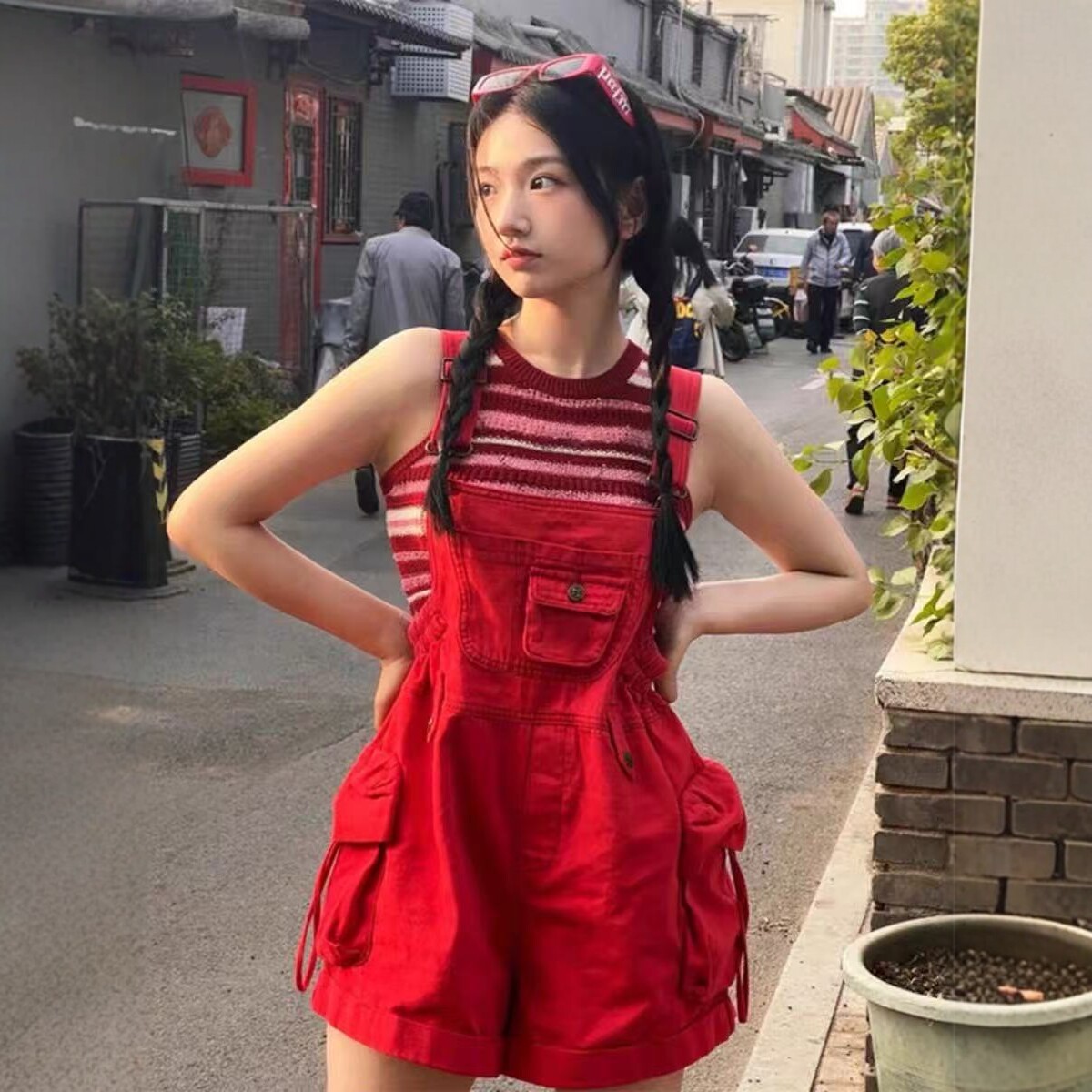 送运费险多巴胺红色工装背带裤女