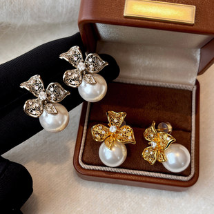 金色花朵大珍珠耳环女款2026新款高级感耳钉复古气质独特漂亮耳饰