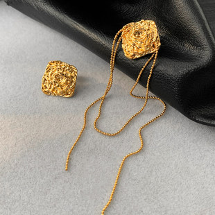 金色长款流苏耳环女轻奢小众高级感耳钉2026新款秋冬独特好看耳饰