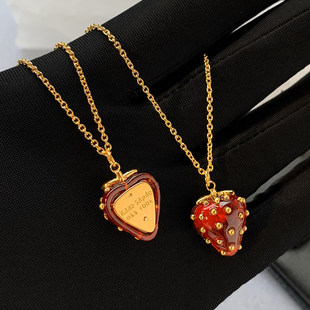 红色小草莓项链女轻奢高级感2026新款独特绝美甜美秋冬锁骨毛衣链