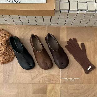 平底分趾猪蹄鞋单鞋女鞋子2026春秋季马蹄猪脚鞋一脚蹬黑色小皮鞋