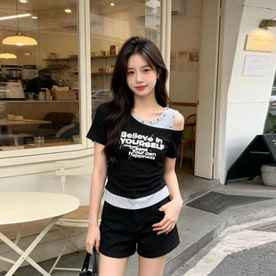 大码设计感辣妹斜肩短袖t恤女2026夏新款小众假两件拼接短款上衣