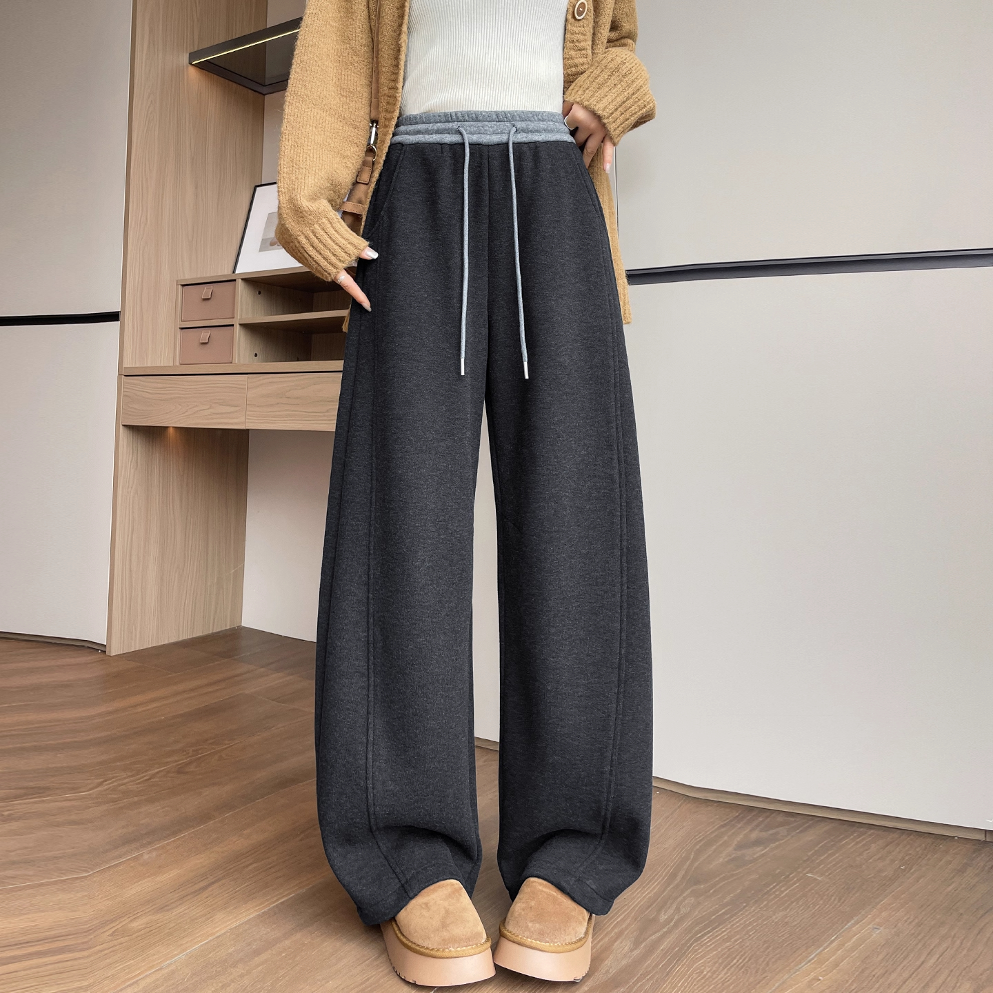 深灰色糯米裤女秋冬2025新款休闲宽松bf慵懒风运动加绒阔腿弯刀裤