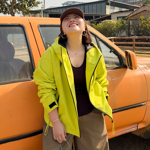 时尚 女休闲机能连帽A版 外套200斤 户外冲锋衣木子理想大码 胖mm春季
