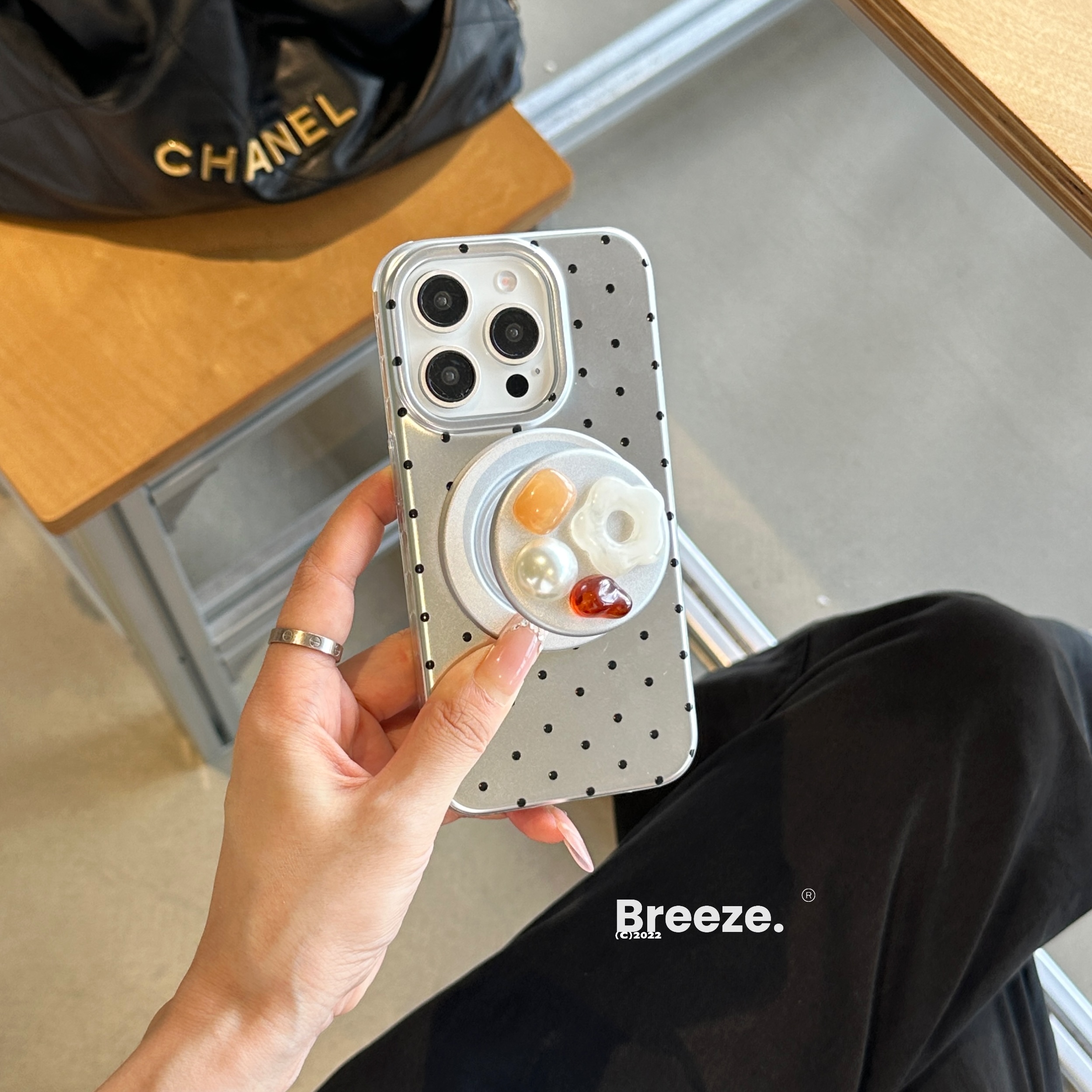 ins复古黑色波点电镀磨砂磁吸壳适用iPhone16promax苹果15手机壳13promax新款磨砂16pro贴饰支架16防摔保护套