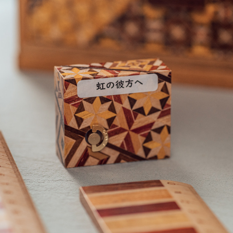 일본에서 수입된 요세 우드 가구 제조 오르골 산쿄 무브먼트 와인드업 뮤직 박스 장식품 소녀를 위한 생일 선물