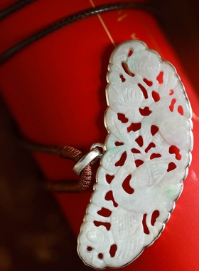 泼墨。 精雕老翡翠一枚   花鸟纹配饰  银饰新镶   吊坠 / 项链