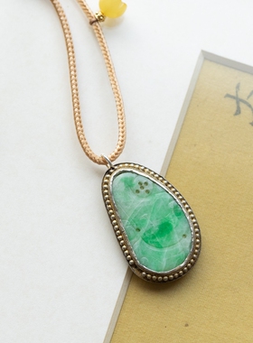 泼墨。 淡淡的飘绿色老翡翠花片   老银镶嵌  吊坠玉佩/挂件