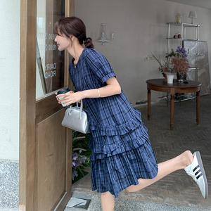 复古气质通勤风格子连衣裙夏季2025法式新款慵懒木耳边淡人连衣裙图片