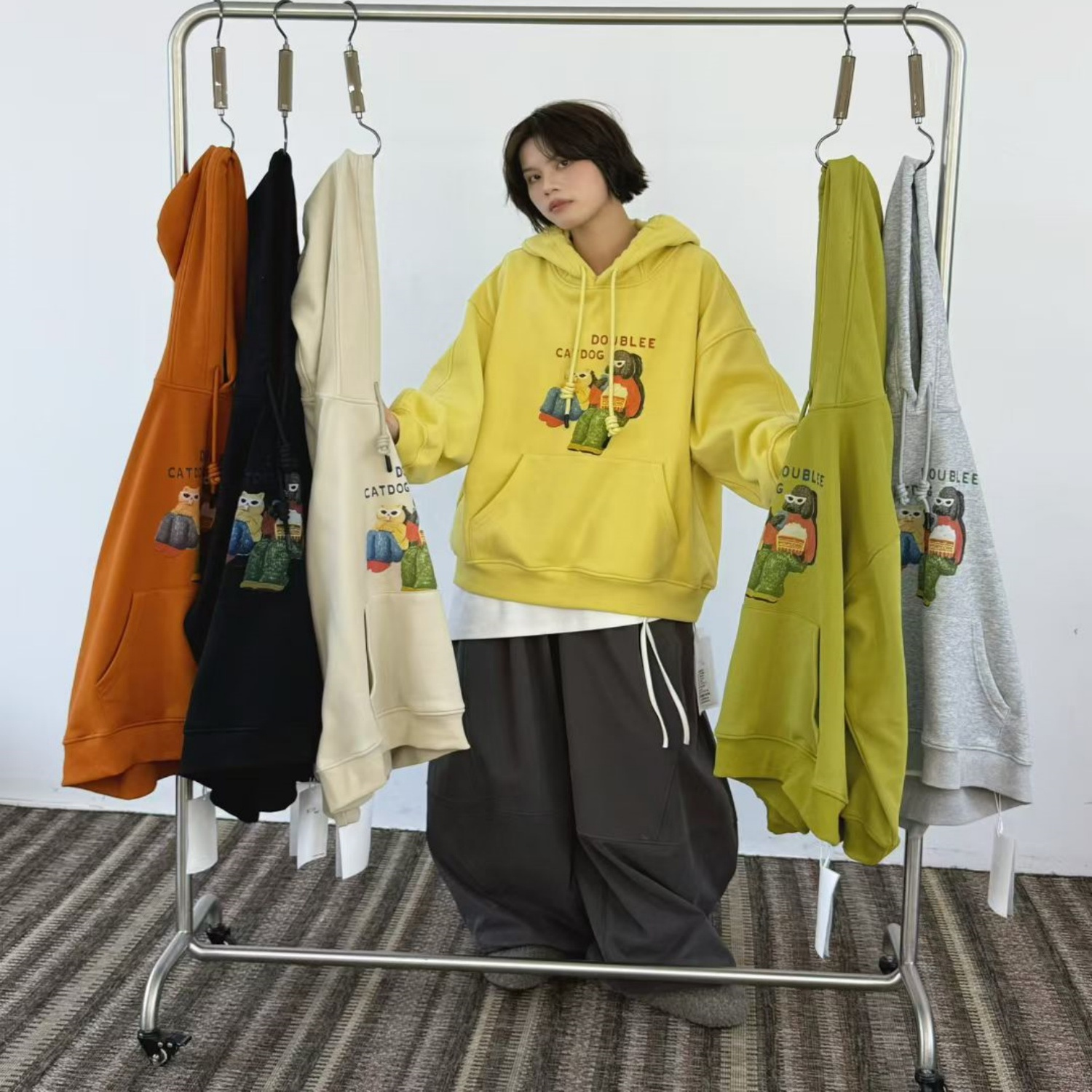 胖mm慵懒休闲风连帽卡通加绒卫衣