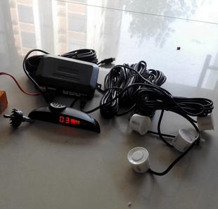 探头 汽车倒车雷达4 语音双核月牙屏小车轿车升级通用 包邮