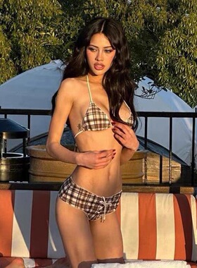 jennie同款小众高级感复古格纹辣妹分体比基尼性感小胸温泉泳衣女