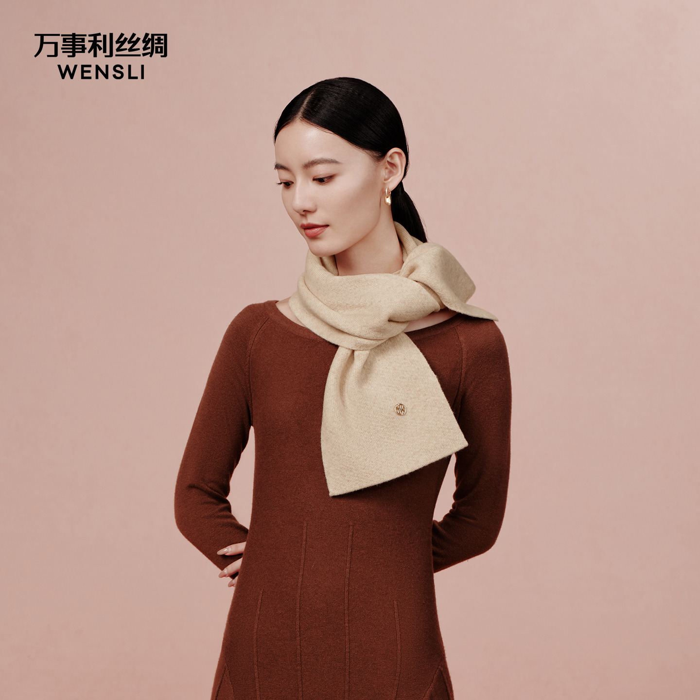 万事利纯色秋冬新品绵羊毛围巾女生保暖红色围脖披肩小围巾初见