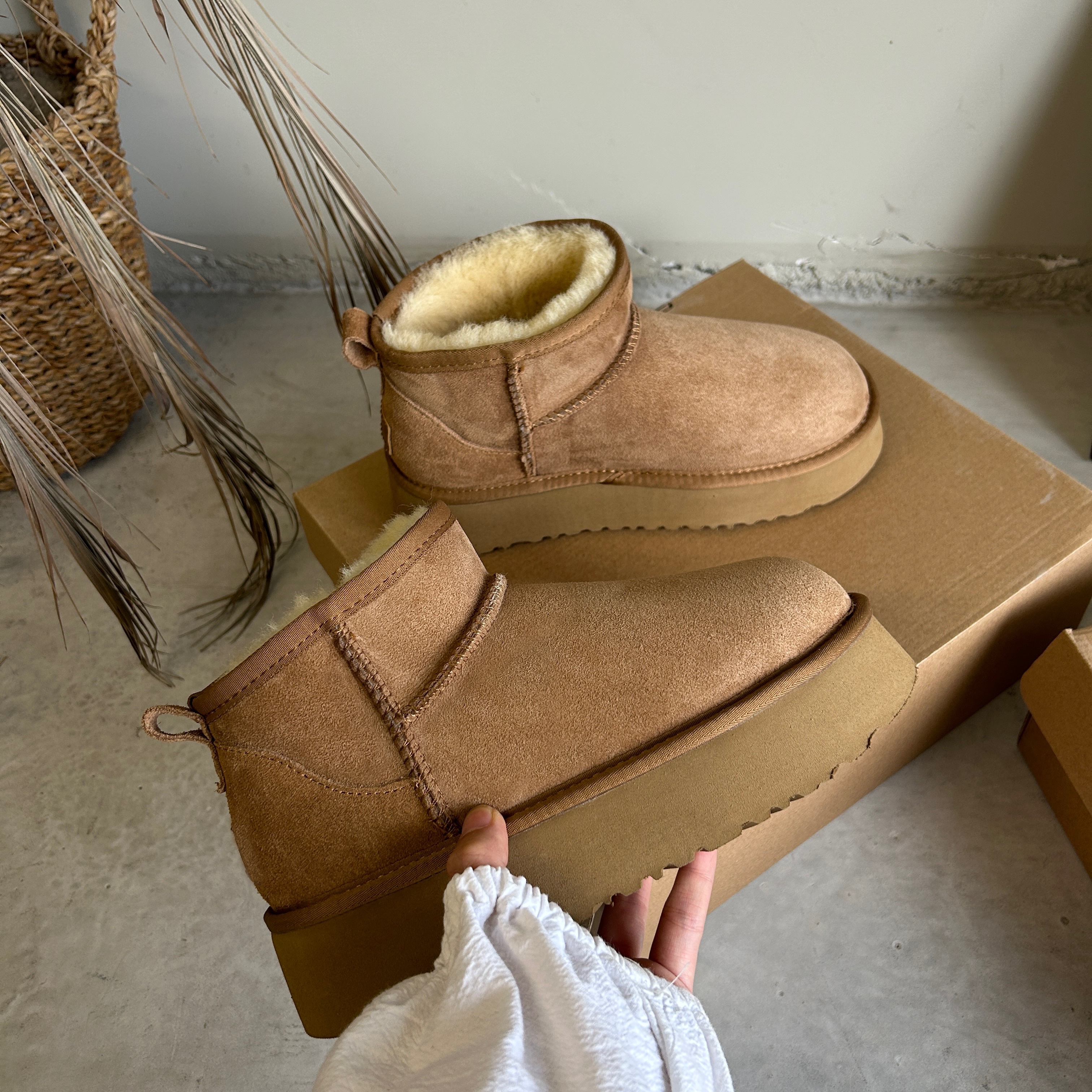 周冬雨同款厚底雪地靴2025年冬新款雪地靴女皮毛一体棉靴加厚防滑