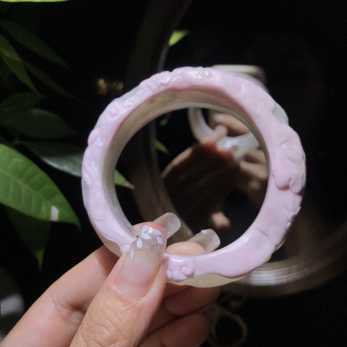 儒贤玉道且末桃花粉如意随形手镯天然俏色粉调荔枝肉腕间桃花韵