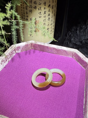 儒贤玉道新疆和田玉且末糖白素圈指环糯润油润糖色分明百搭款式