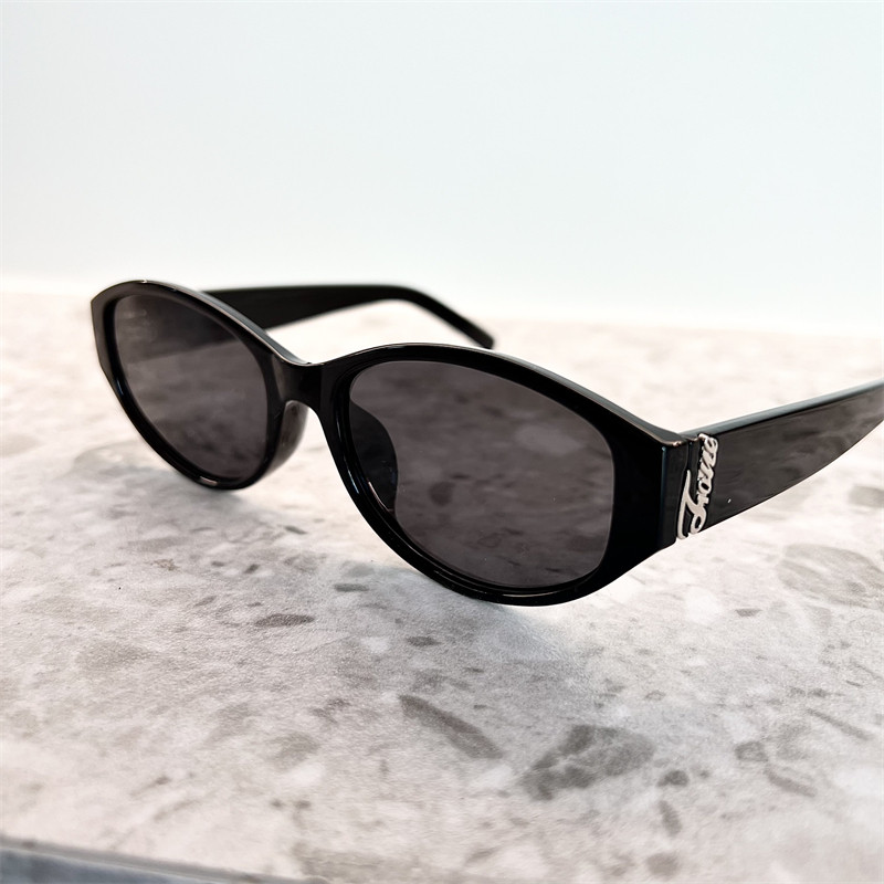 2026新款米白色秋季新品墨镜女款潮甜妹时髦高级感猫眼偏光太阳镜