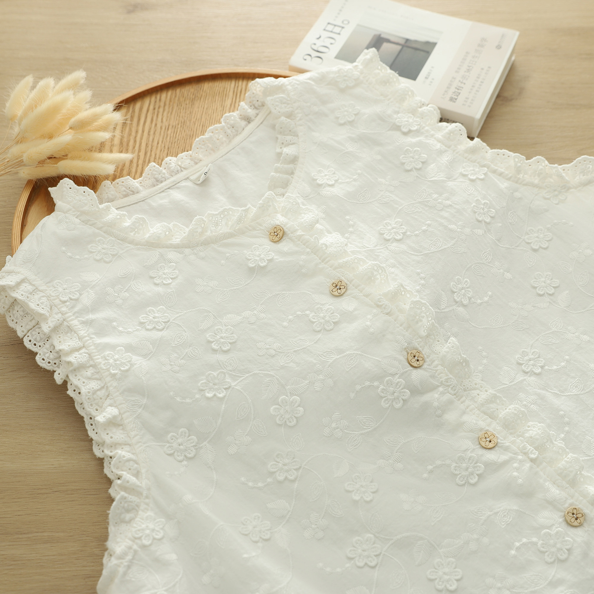 森系文艺小清新甜美蕾丝花朵叠穿花边领无袖马甲女秋季百搭坎肩