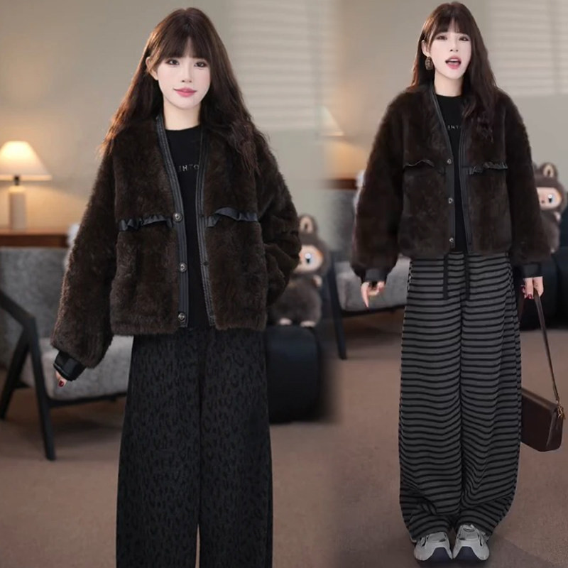 小香风羊羔毛短外套女2025冬季新款洋气皮毛一体毛茸茸开衫大衣潮,女装/女士精品,短外套,淘宝优惠券,粉丝福利购,淘宝优惠卷