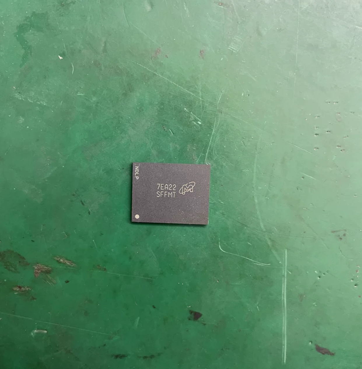 SFFMT MTFC16GAKAEEF-AIT TR FLASH BGA169球 EMMC16GB