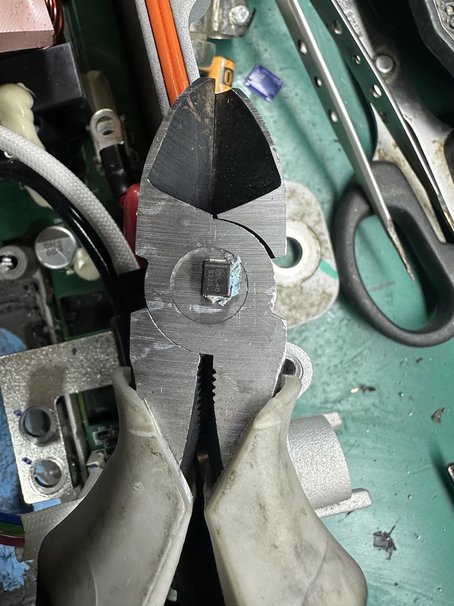 肖特基DO214AA丝印B320