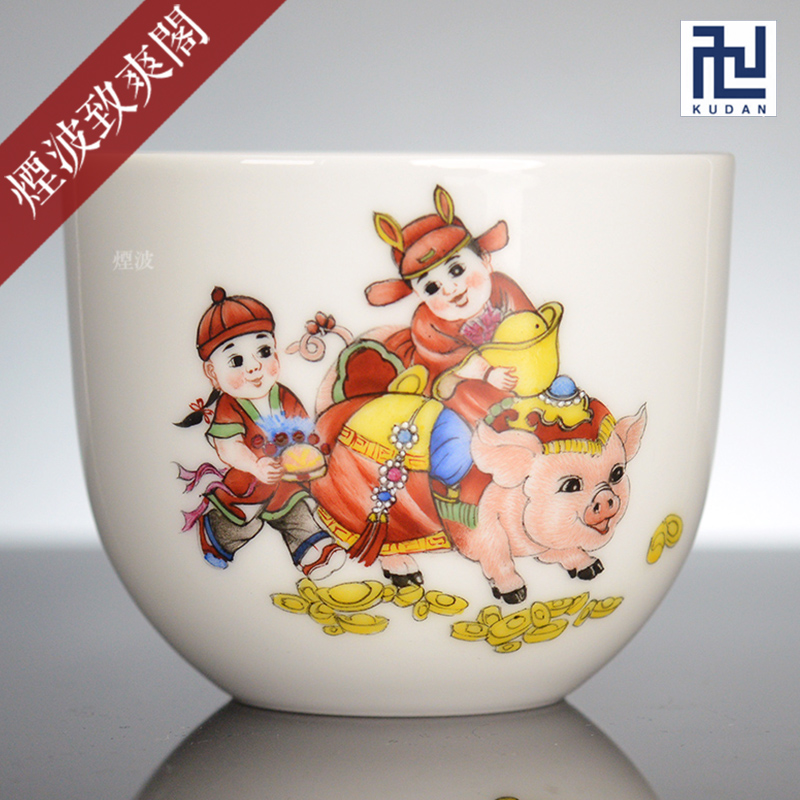 粉彩招财进宝猪年乾隆鸡缸杯