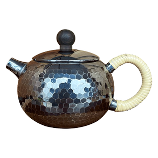 日本银器 银川堂 银本铺 熏银 锤目 铜胎镀银 倒把西施壶 银壶