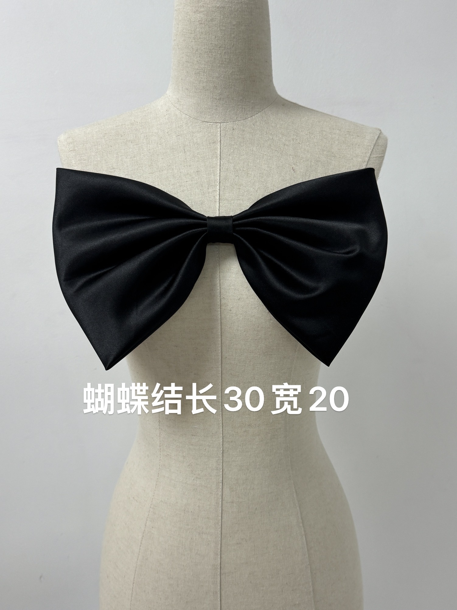 黑色缎面蝴蝶结装饰后背遮盖装饰服装连衣裙胸前拍照礼服配件配饰