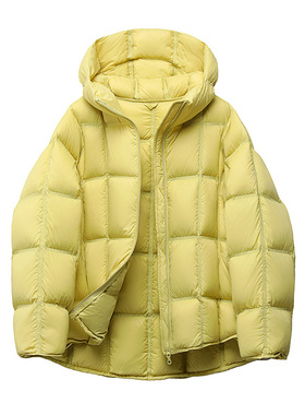 嘉兴平湖冬2025新款云朵方块羽绒服女连帽轻薄保暖格子泡芙面包服