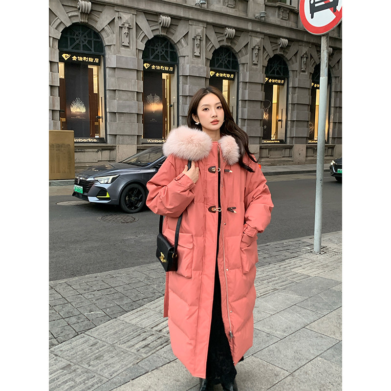 奶茶粉长款狐狸毛领连帽羽绒服