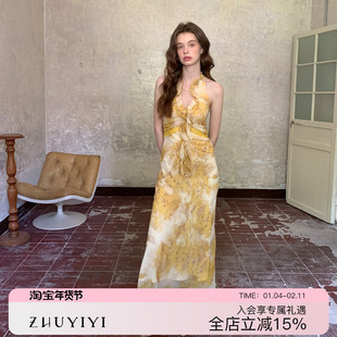 ZHUYIYI 新款高级感黄色挂脖连衣裙女夏收腰度假长裙露背印花法式