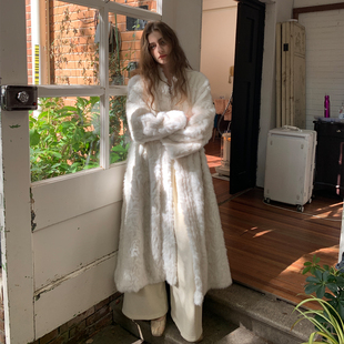 ZHUYIYI 新款温柔风秋冬白色皮草外套女短款高级感