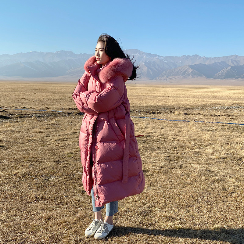 白鹅绒长款大毛领玫红色羽绒服冬