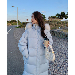 蓝色羽绒服女冬季2025新款长款过膝加厚时尚狐狸大毛领白鹅绒外套