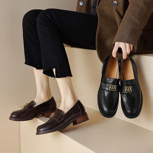 中跟乐福鞋简约大码女鞋41一43