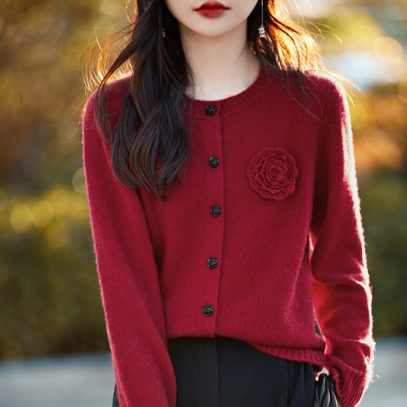 2024年新款羊绒开衫女重工绣花羊毛针织衫圆领新年红色毛衣外套纯