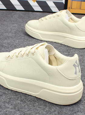 潮牌情侣小白鞋男女时尚超轻软底学生运动鞋印花增高厚底休闲板鞋