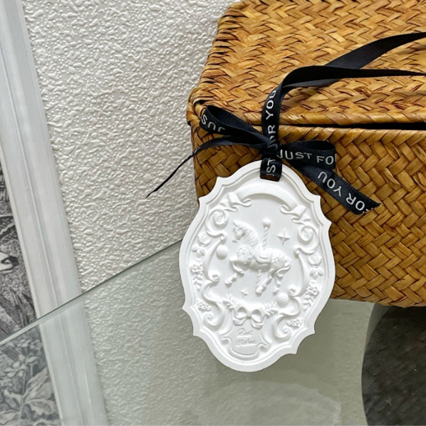 高档浮雕挂件头层牛皮钥匙扣香薰蜡片装饰吊坠柜石膏扩香石香片