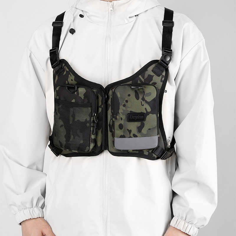 工装嘻哈街头男士新款迷彩马甲包战术机能尼龙双肩胸包潮酷百搭潮