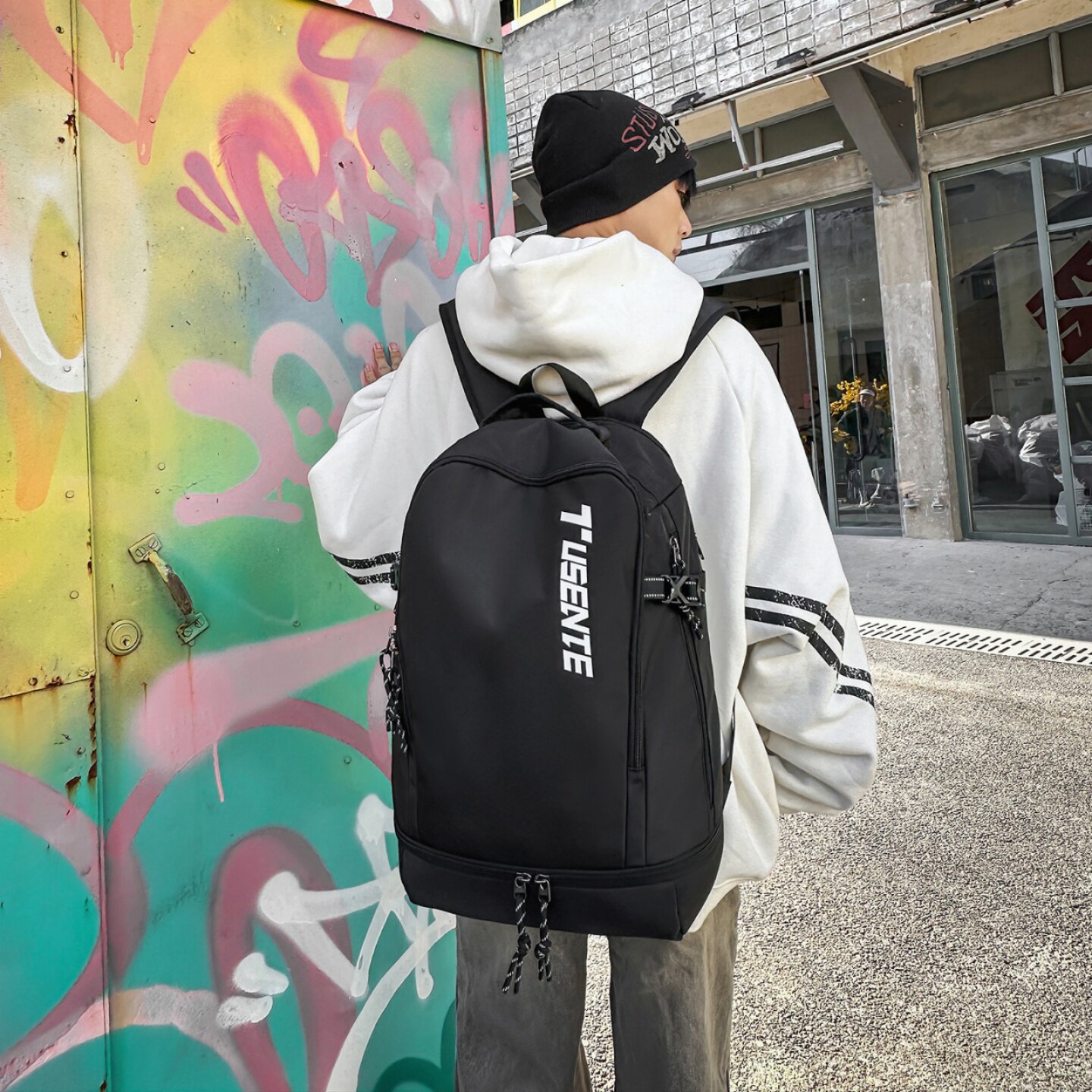 羽毛球拍收纳独立鞋仓大容量运动健身双肩背包新款轻便通勤休闲包