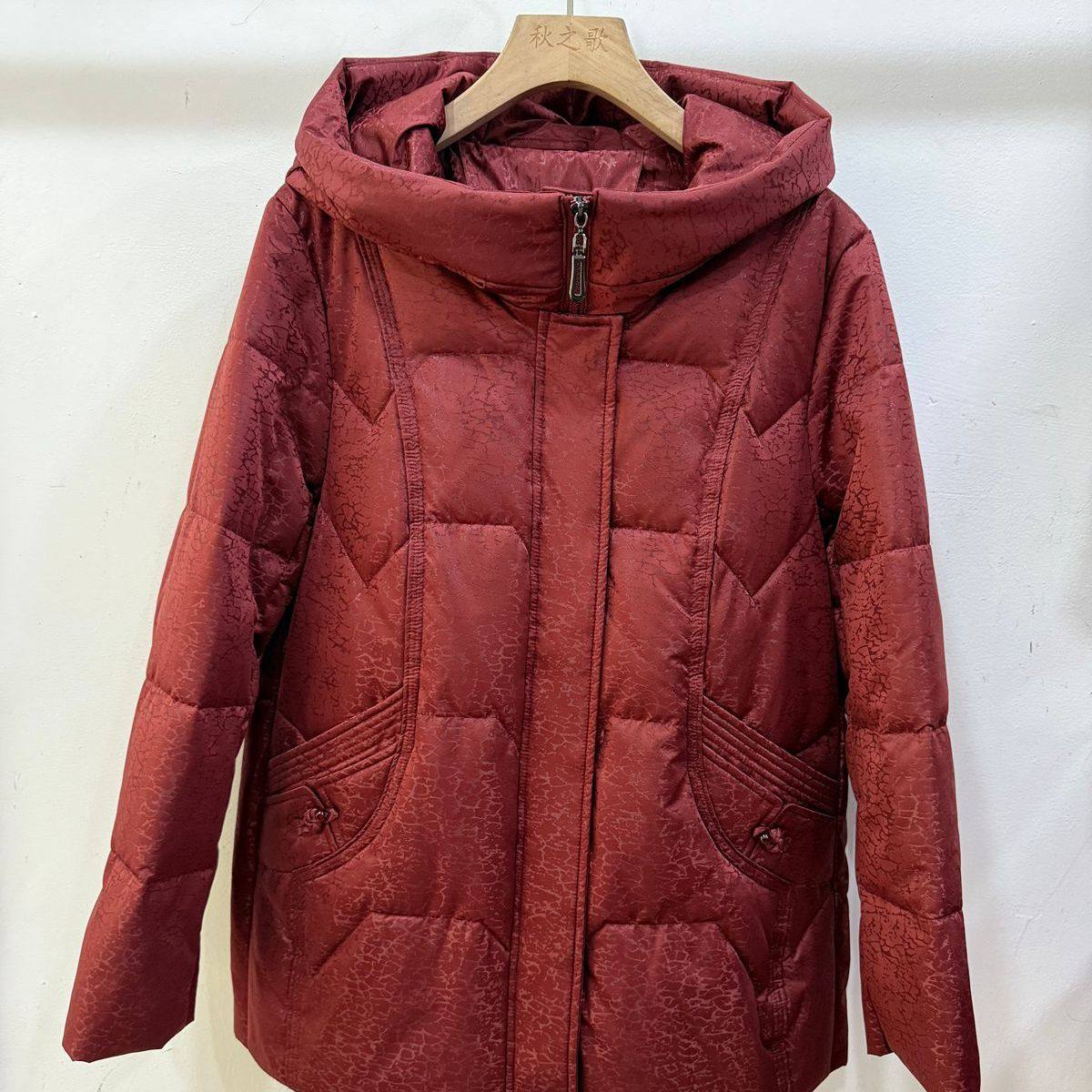 Q95020冬新款2025女中长款连帽羽绒服妈妈款中老年加厚宽松大码暖