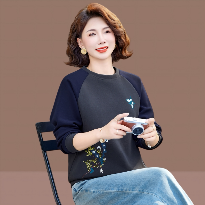 春秋中年妈妈卫衣圆领休闲风女士秋装蝴蝶印花插肩袖宽松大码长袖