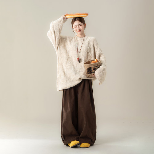杏色松弛感立体编织圆领毛衣上衣