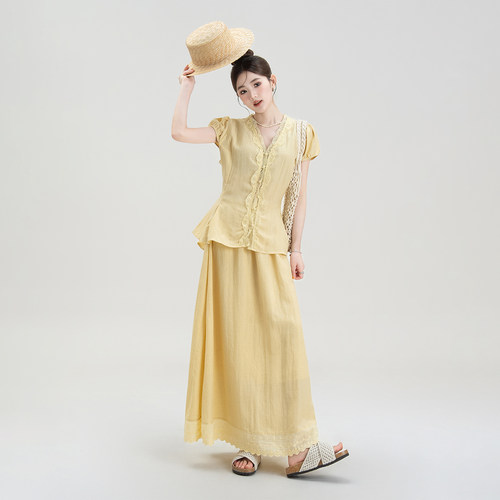 黄色蕾丝拼接泡泡袖衬衫半身裙女