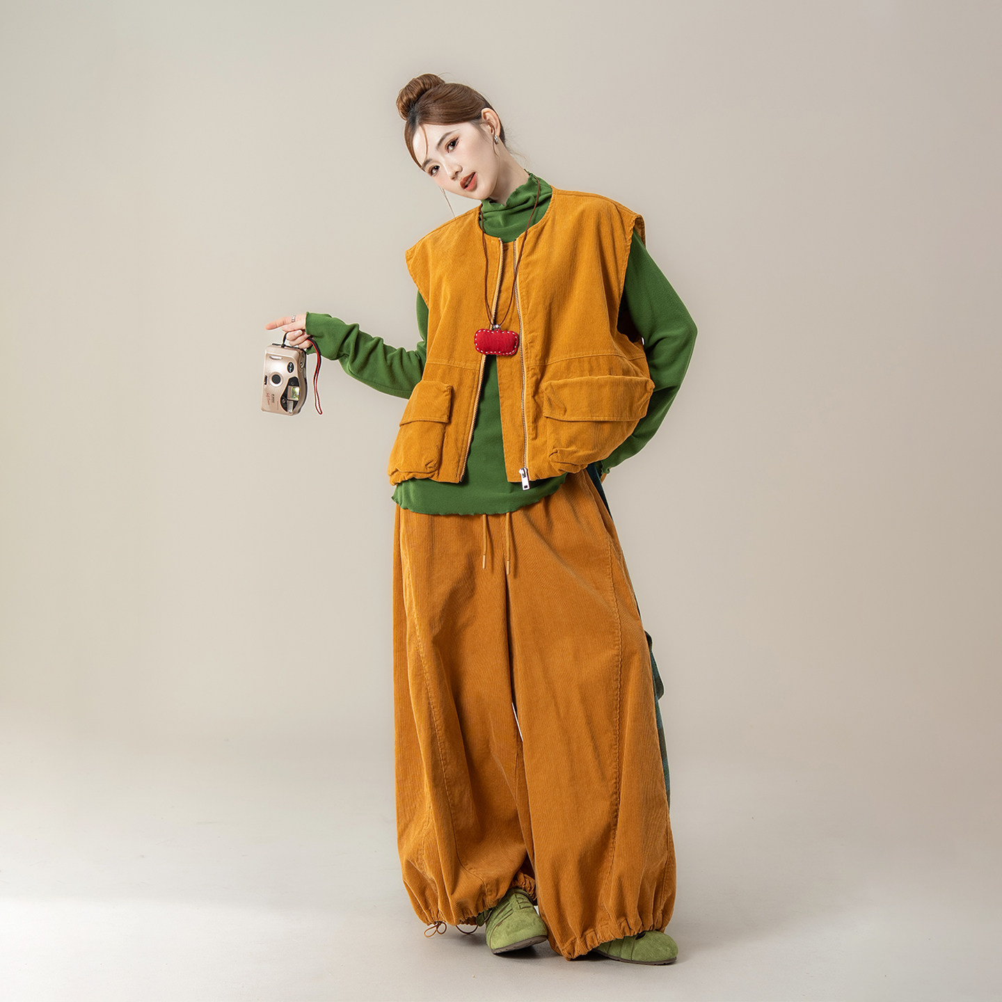 黄色灯芯绒工装马甲背心女春秋新款叠穿内搭打底衫灯笼阔腿裤套装,女装/女士精品,时尚套装,淘宝优惠券,粉丝福利购,淘宝优惠卷