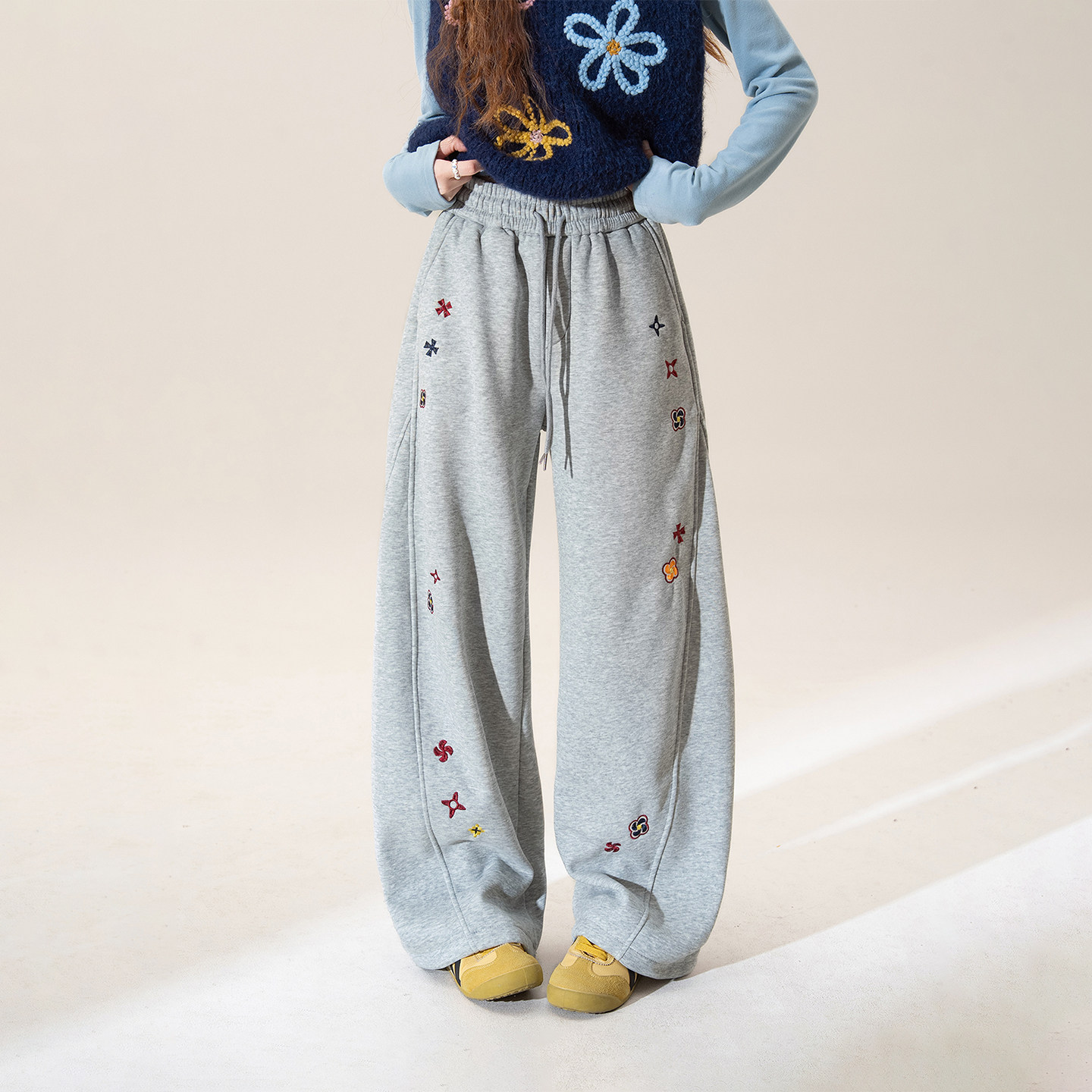 深灰色刺绣拼接弯刀阔腿休闲裤女冬季新款加绒加厚松弛感香蕉卫裤,女装/女士精品,休闲裤,淘宝优惠券,粉丝福利购,淘宝优惠卷