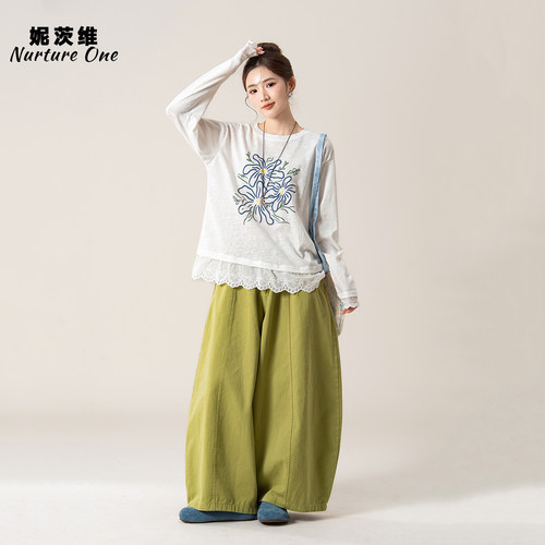 妮茨维【蕾丝衣摆】白色圆领长袖T恤女秋日穿搭花边拼接印花上衣