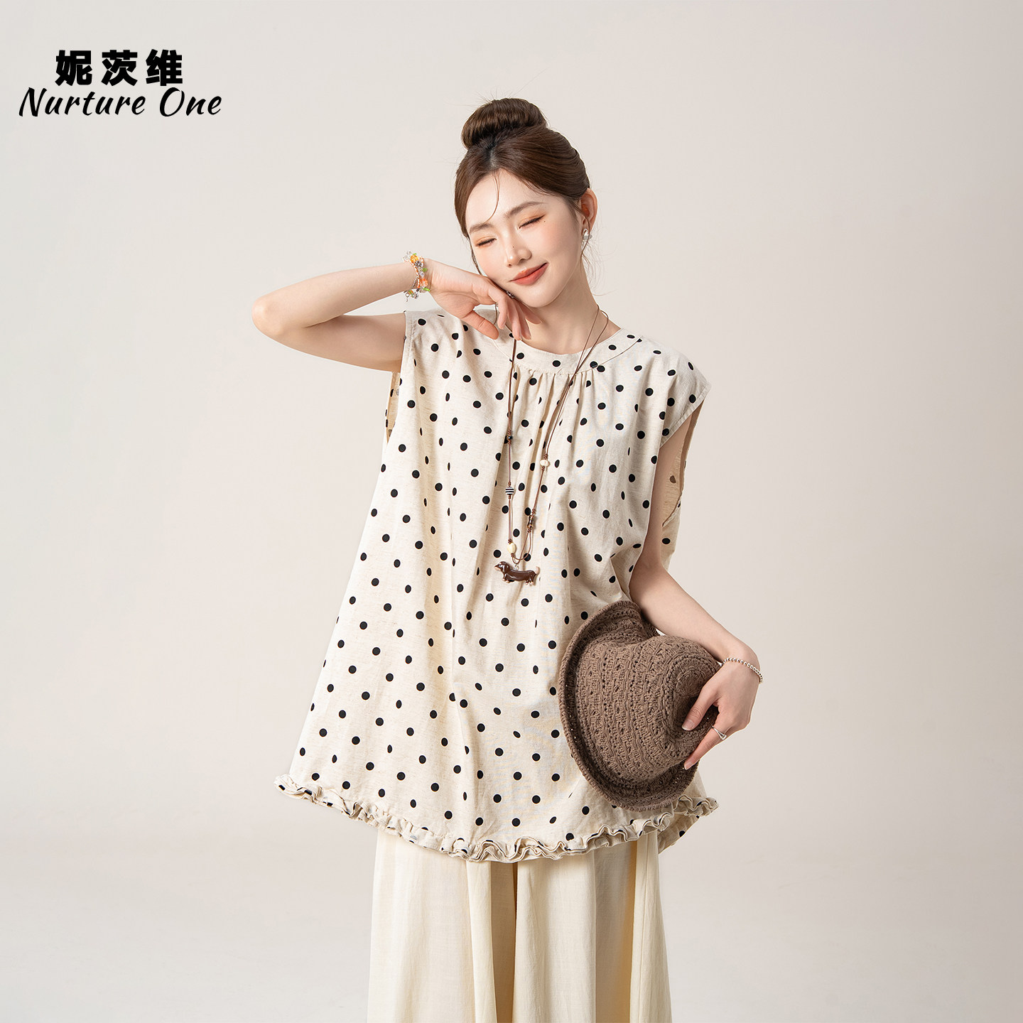 妮茨维【点纨逐夏】杏色波点棉麻背心女夏季穿搭薄款宽松无袖衬衫